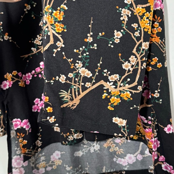 Natori Cherry blossoms print soft kimono tunic top Asian inspired black pink M - Picture 8 of 8